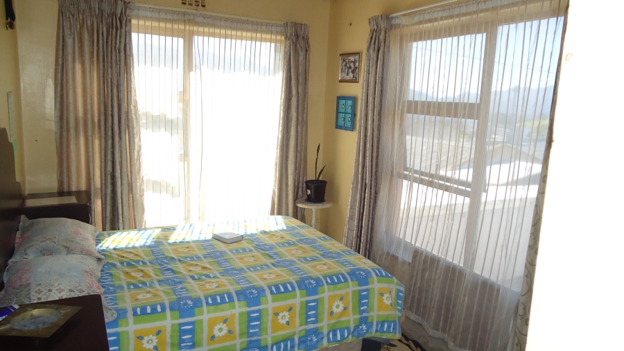 4 Bedroom Property for Sale in Pineview Western Cape